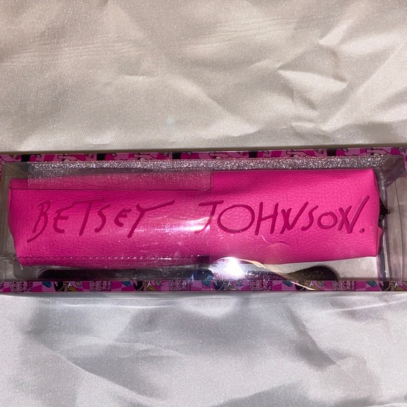 NWT Betsey Johnson Wallet pink/hearts ID, Betsey Johnson 4makeup brushes&case - Picture 8 of 10